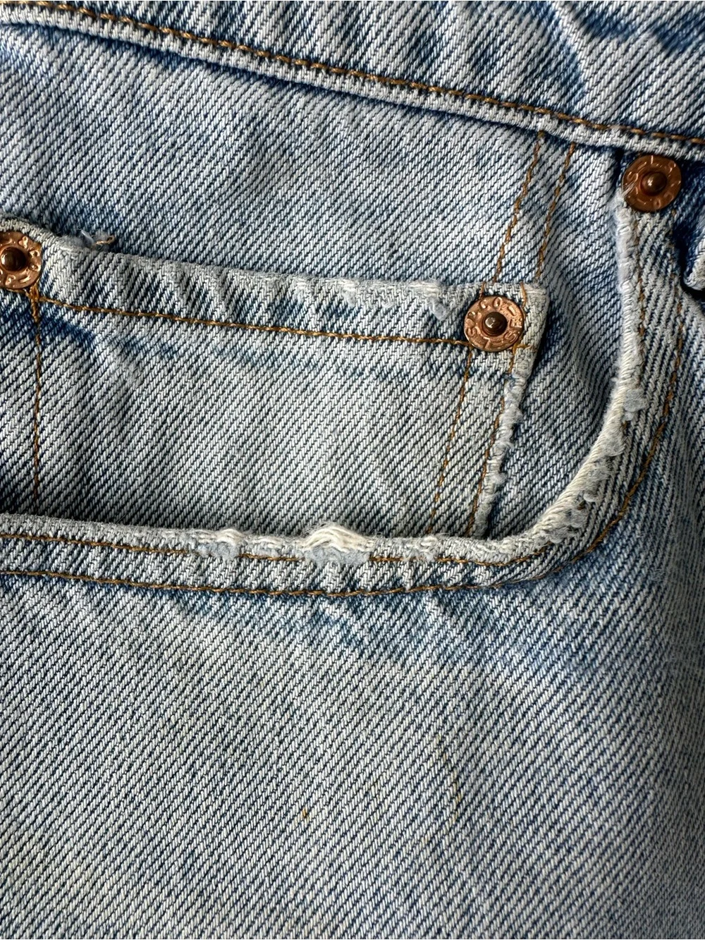 Vintage Levi’s Light Wash Men's Jeans - Classic Straight Fit - Picture 4 of 12